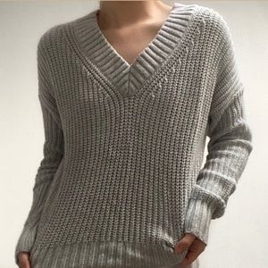 hollister grey chunky knit v neck sweater